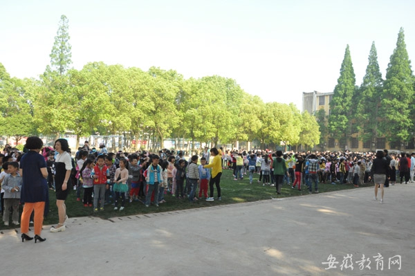 安庆市大观区石化二小防震救灾演练3.JPG